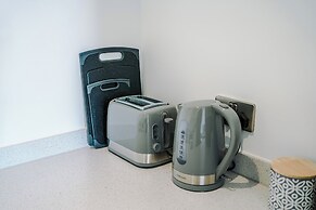 Hilltop Serviced Apartments - Salford