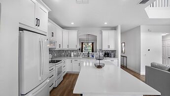 Lovely 7 Bed Pool Home With Game Room-8510phd 7 Bedroom Home by RedAwn