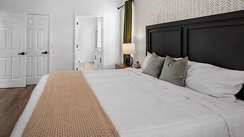 Lovely 7 Bed Pool Home With Game Room-8510phd 7 Bedroom Home by RedAwn