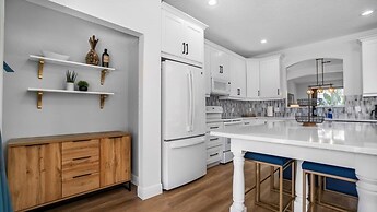 Lovely 7 Bed Pool Home With Game Room-8510phd 7 Bedroom Home by RedAwn