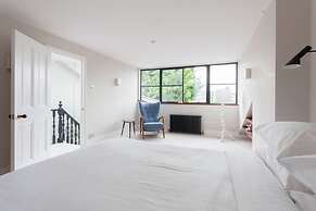 Ardilaun Road by Onefinestay