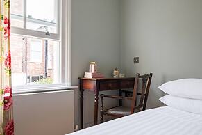 Brewster Gardens IV by Onefinestay