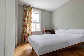 Brewster Gardens IV by Onefinestay