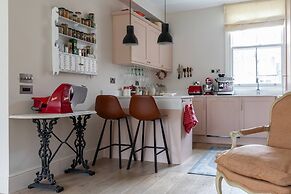 Brewster Gardens IV by Onefinestay