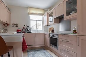 Brewster Gardens IV by Onefinestay