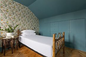 Brewster Gardens IV by Onefinestay