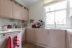 Brewster Gardens IV by Onefinestay