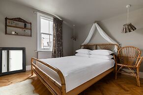 Brewster Gardens IV by Onefinestay