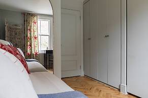 Brewster Gardens IV by Onefinestay