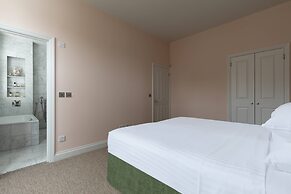 Granard Road by Onefinestay