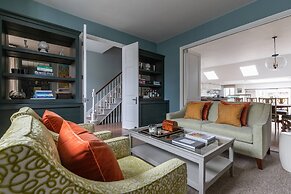 Granard Road by Onefinestay