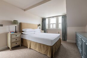 Granard Road by Onefinestay