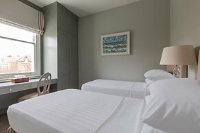 Granard Road by Onefinestay