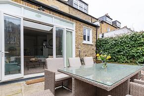 Granard Road by Onefinestay