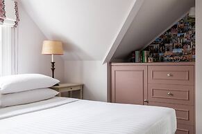 Granard Road by Onefinestay