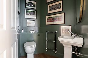 Granard Road by Onefinestay