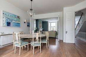 Granard Road by Onefinestay