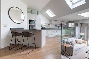 Granard Road by Onefinestay