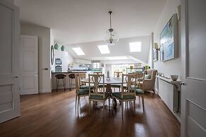 Granard Road by Onefinestay
