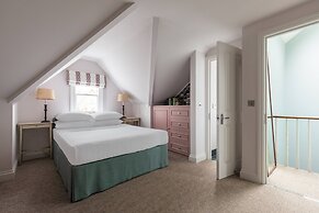 Granard Road by Onefinestay