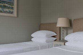 Granard Road by Onefinestay