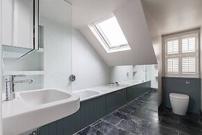 Granard Road by Onefinestay