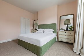 Granard Road by Onefinestay