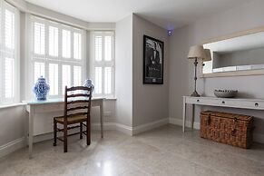 Granard Road by Onefinestay