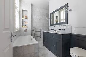 Granard Road by Onefinestay