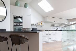 Granard Road by Onefinestay