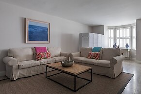 Granard Road by Onefinestay