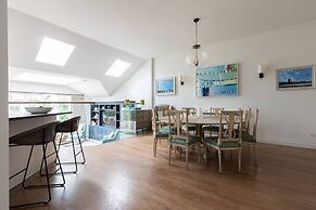 Granard Road by Onefinestay