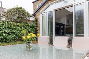 Granard Road by Onefinestay