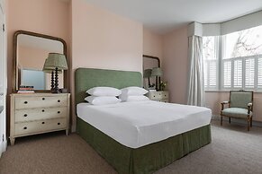 Granard Road by Onefinestay