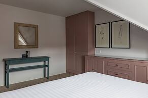 Granard Road by Onefinestay