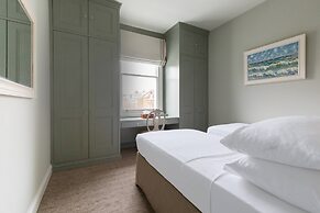 Granard Road by Onefinestay