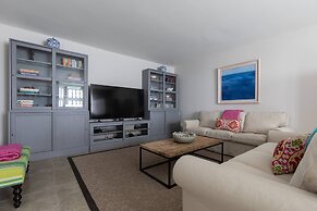 Granard Road by Onefinestay