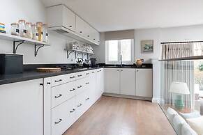 Granard Road by Onefinestay