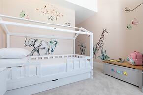 Crondace Road by Onefinestay