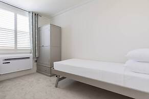 Crondace Road by Onefinestay