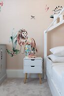 Crondace Road by Onefinestay