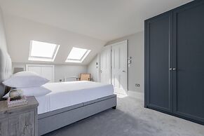 Crondace Road by Onefinestay