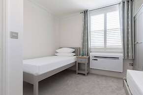 Crondace Road by Onefinestay