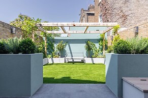 Crondace Road by Onefinestay