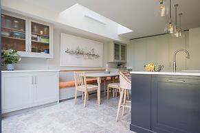 Crondace Road by Onefinestay