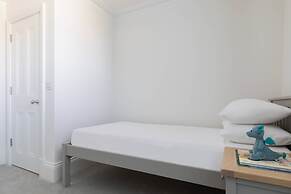 Crondace Road by Onefinestay