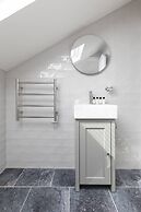 Crondace Road by Onefinestay