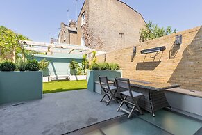 Crondace Road by Onefinestay