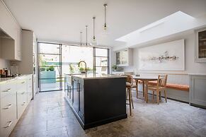 Crondace Road by Onefinestay