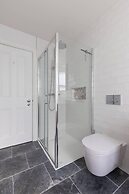 Crondace Road by Onefinestay